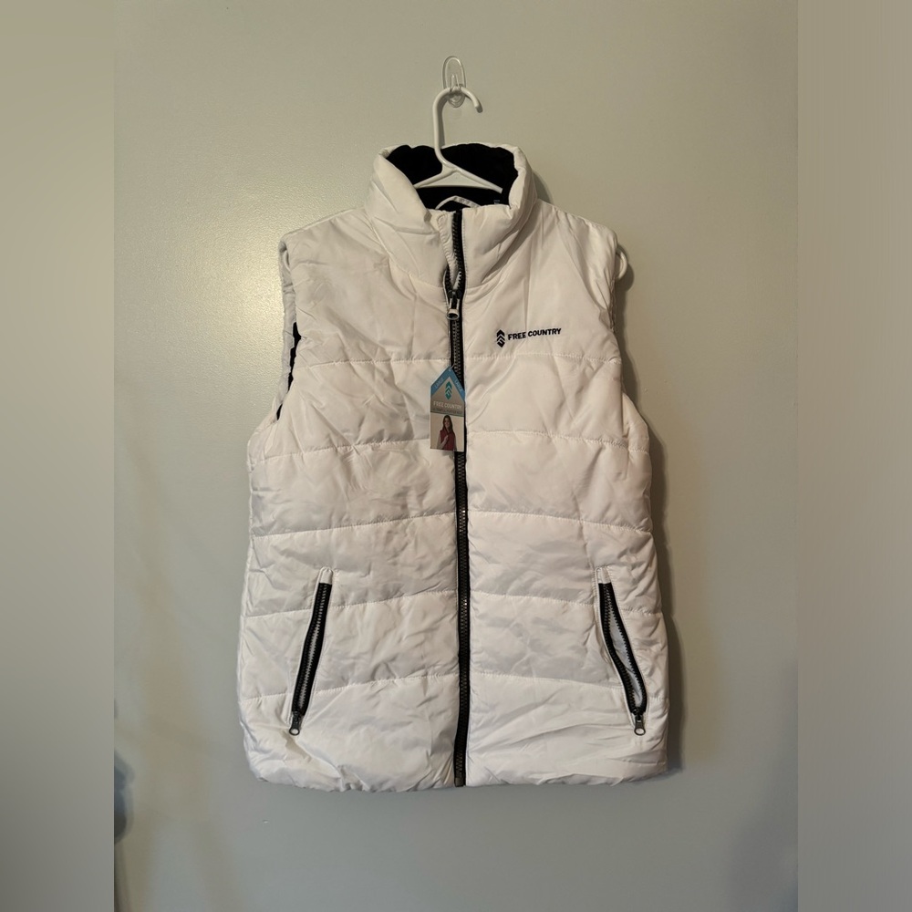 White Free Country Puffy Vest, New With Tags, Never Worn